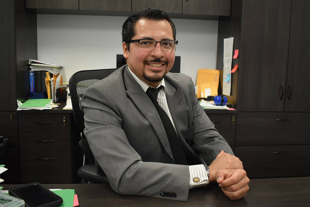El abogado Edgar Flores pide que la comunidad participe en el Censo 2020, la información permi ...