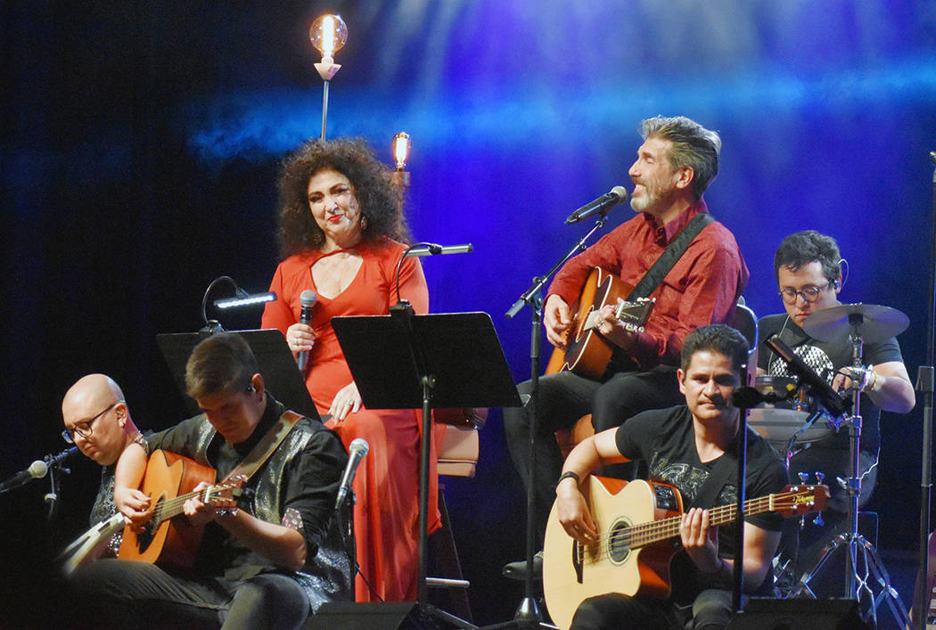 El dueto argentino Amanda y Diego Verdaguer se presentó con gran éxito en Las Vegas. Viernes ...