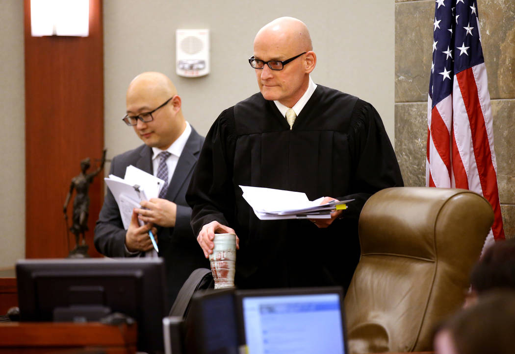 El Juez de Distrito del Condado Clark, Rob Bare, llega a una audiencia en el Centro Regional de ...