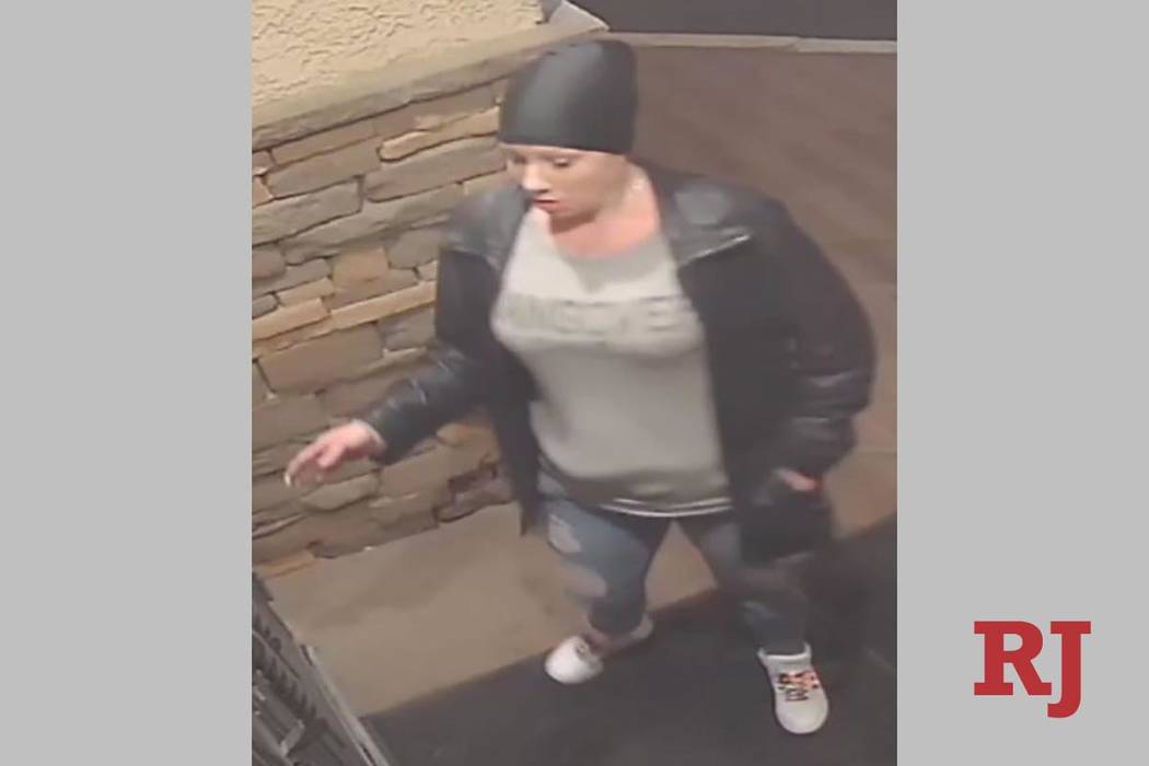 La policía de Las Vegas solicita la ayuda del público para identificar a esta mujer buscada p ...
