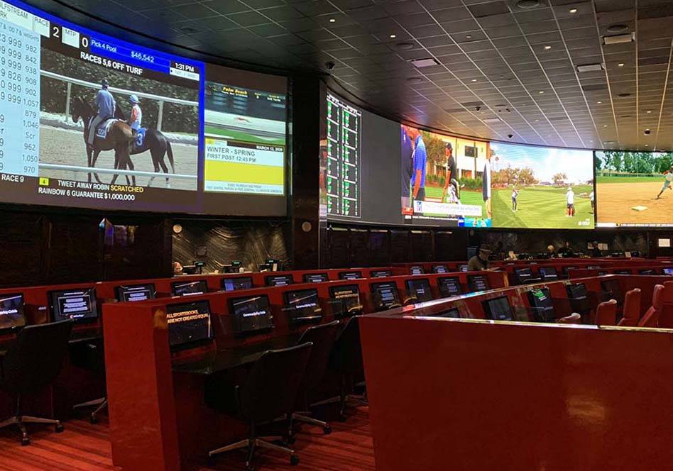 La casa de apuestas deportivas del Venetian en Las Vegas Strip estaba casi vacío el jueves, 12 ...