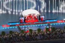 Una representación del escenario del Draft de la NFL 2020 en las Fuentes del Bellagio en Las V ...