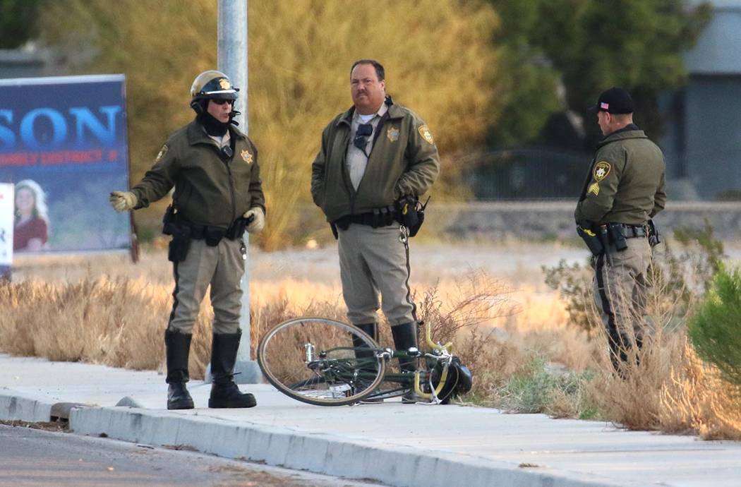 La policía de Las Vegas investiga la muerte de un hombre encontrado cerca de West Azure Drive ...