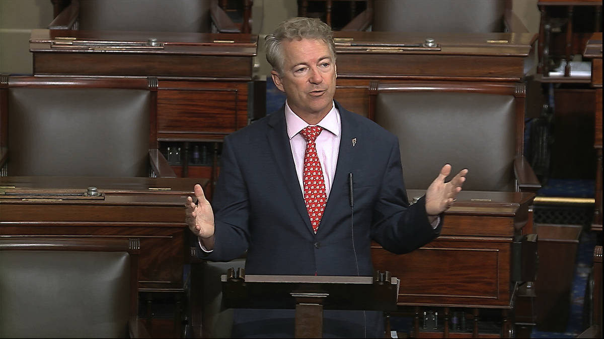 En esta imagen de video, el senador Rand Paul, republicano por Kentucky, habla en el piso del S ...