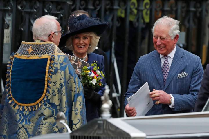 El Príncipe Carlos de Inglaterra y Camilla, Duquesa de Cornualles, se retiran después de asis ...