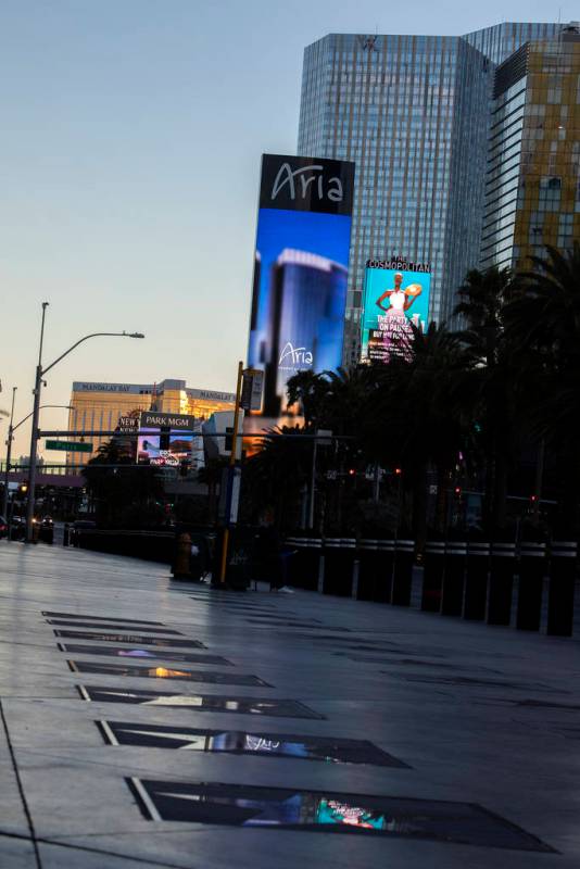 La marquesina de Aria se refleja en el Paseo de las Estrellas de Las Vegas el martes, 24 de mar ...