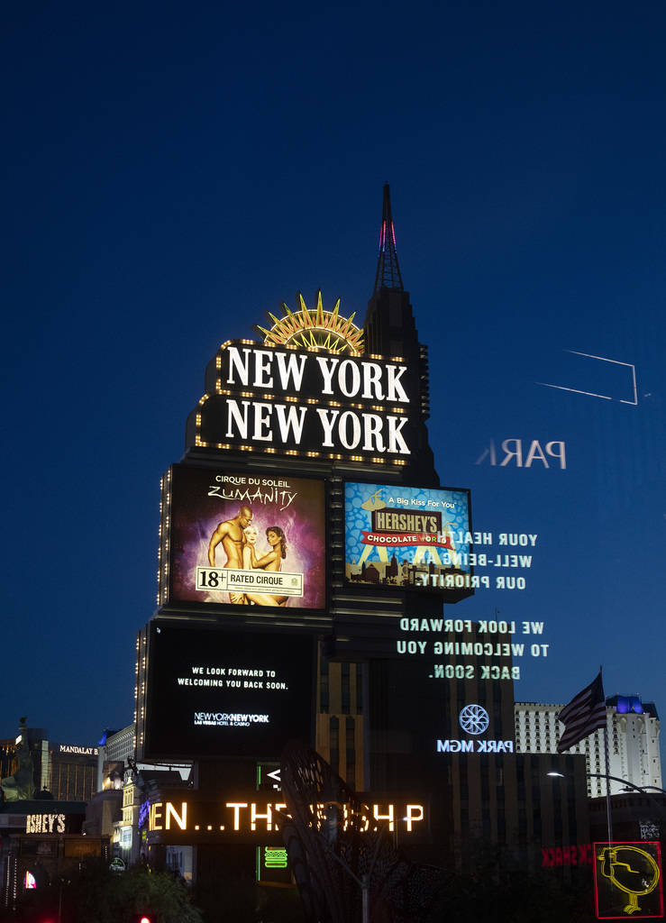 La marquesina del New York-New York muestra un mensaje de MGM en el Strip el martes, 24 de marz ...