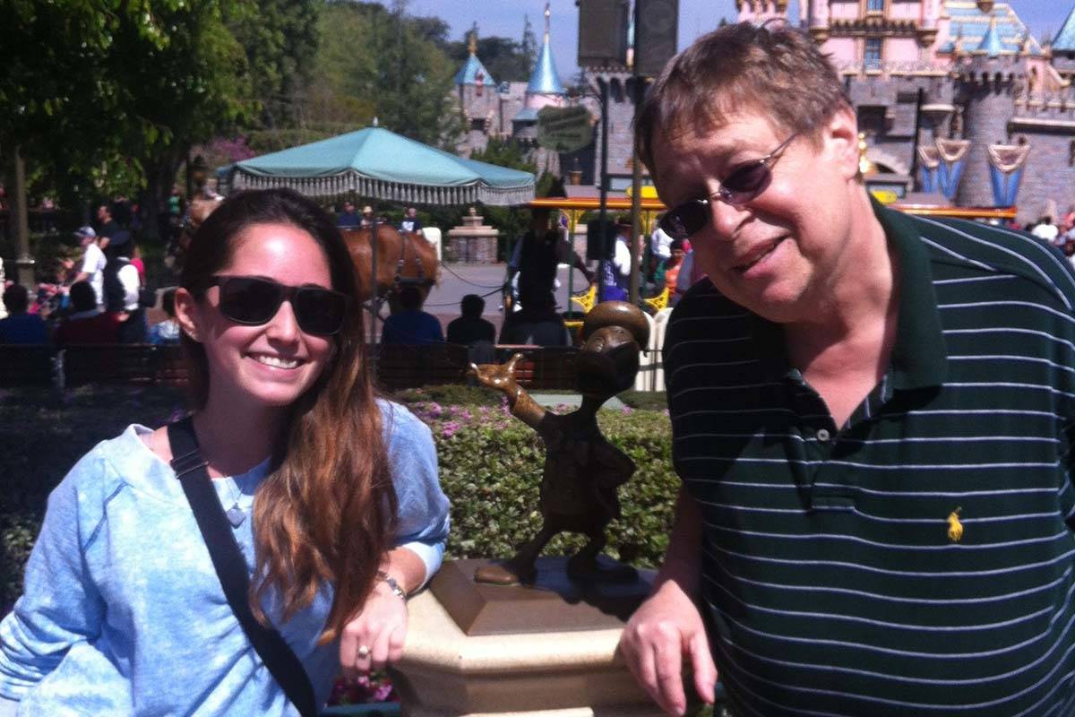 Daniel Scully con su sobrina Keri Greenspan en Disney World en 2013. (Cissy Greenspan)