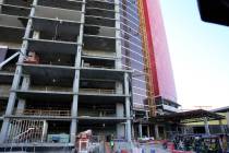 Continúa la construcción de la torre del Hilton West porte cochere en el Resorts World Las Ve ...