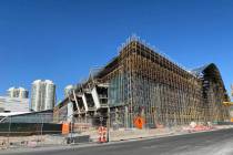 El trabajo continúa el lunes, 30 de marzo de 2020 en el Centro de Convenciones de Las Vegas. ( ...