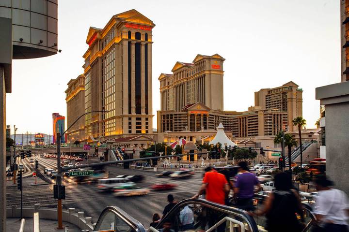El Caesars Palace en Las Vegas. El lunes, 24 de junio de 2019, se anunció una fusión de casin ...