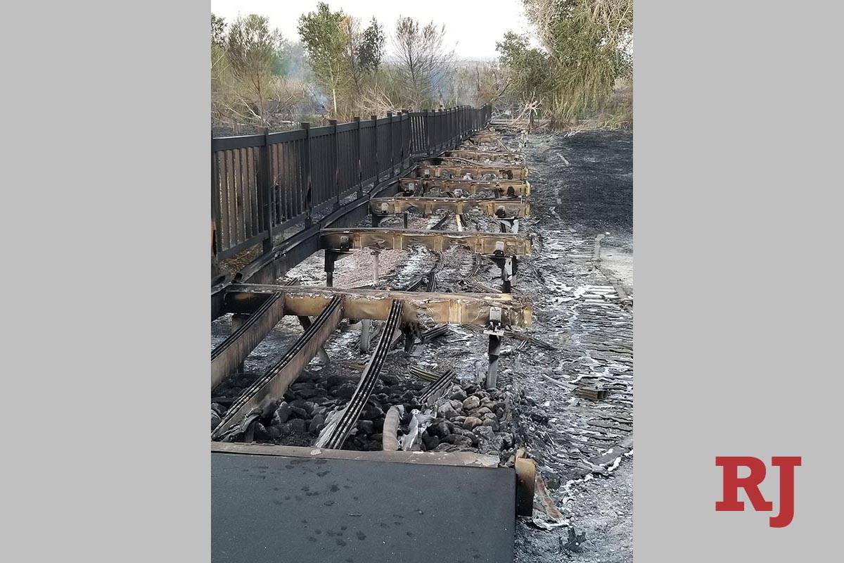 Daños por fuego a un puente en el Parque Wetlands del Condado Clark el jueves, 2 de abril de 2 ...