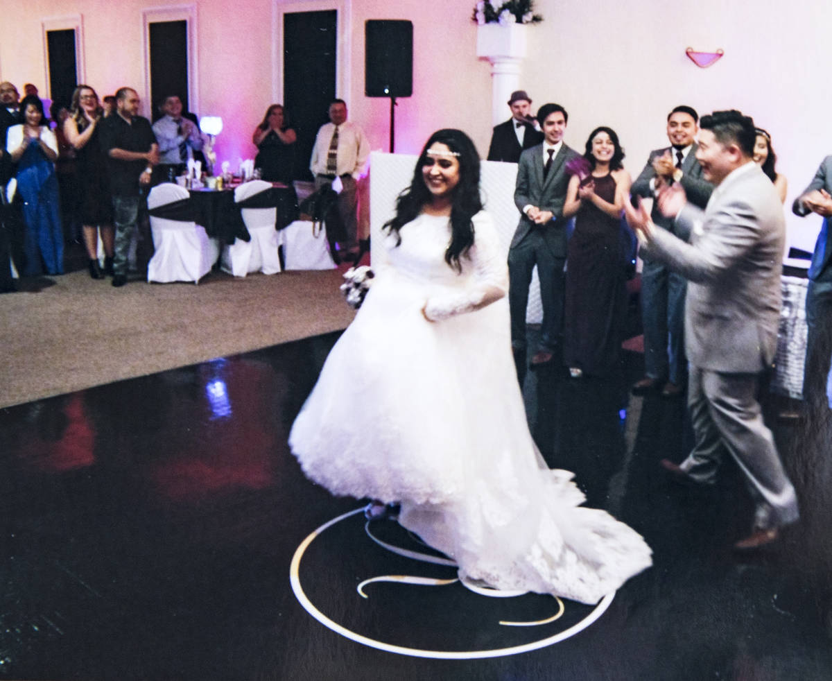 Una foto de la boda de Corey Huh y su esposa, Adriana Huh, en 2016. Adriana está en estado gra ...