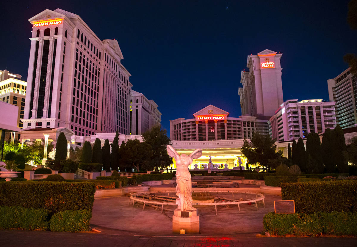 Una vista del Caesars Palace en Las Vegas el jueves, 2 de abril de 2020. Caesars Entertainment ...
