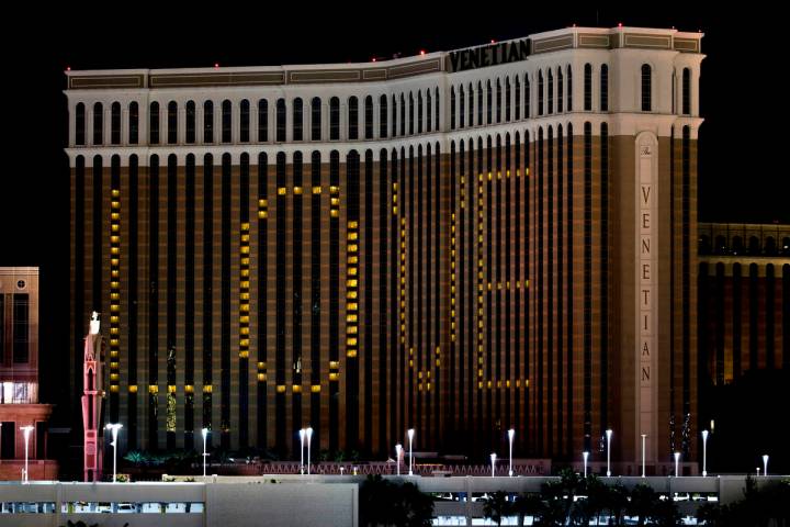 Las luces exteriores de Venetian y Palazzo se apagan en apoyo de la Hora del Planeta el sábado ...