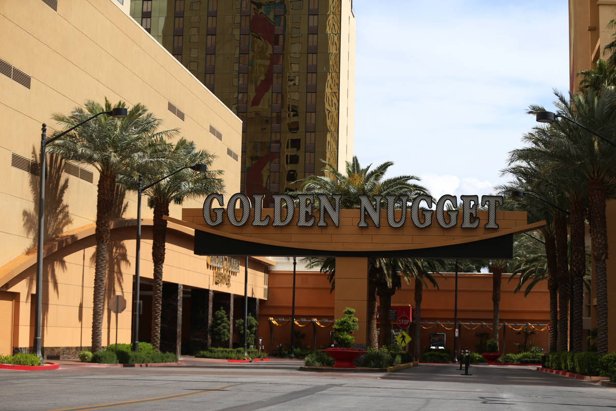 El casino-hotel Golden Nugget en Las Vegas el jueves, 19 de marzo de 2020. (Erik Verduzco/Las V ...