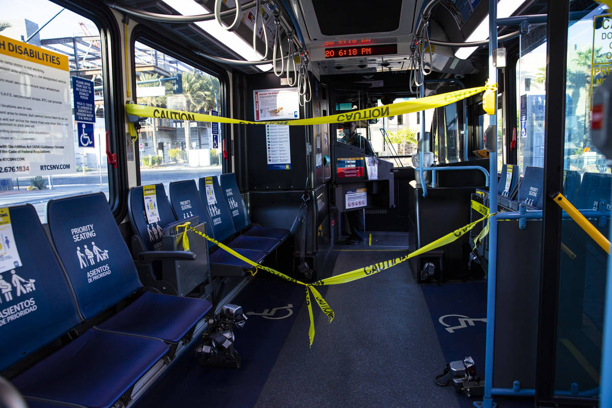La cinta de precaución, que permite una distancia extra entre el conductor del autobús y los ...