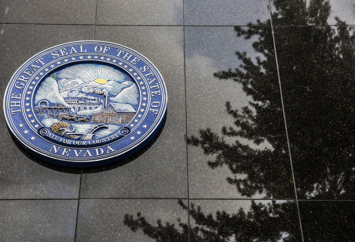 El Sello del Estado de Nevada en el lado norte del Edificio Legislativo el jueves, 9 de febrero ...