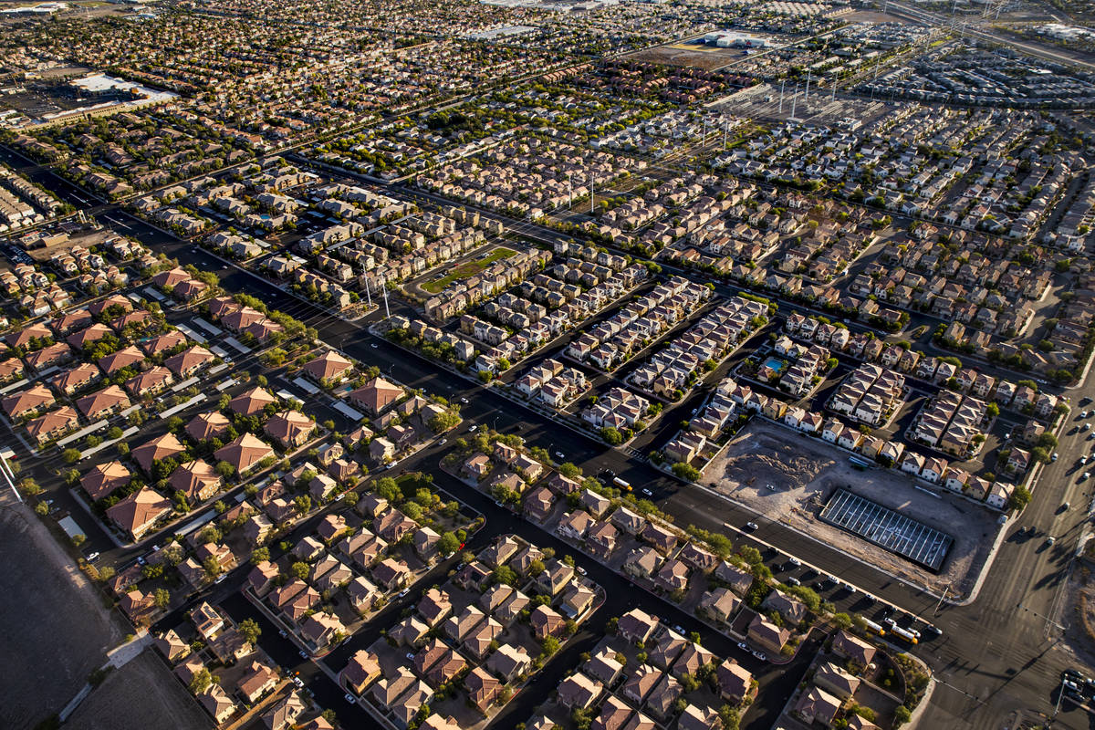 Vecindarios en el área sureste de la ciudad en esta foto aérea tomada el miércoles, 16 de oc ...