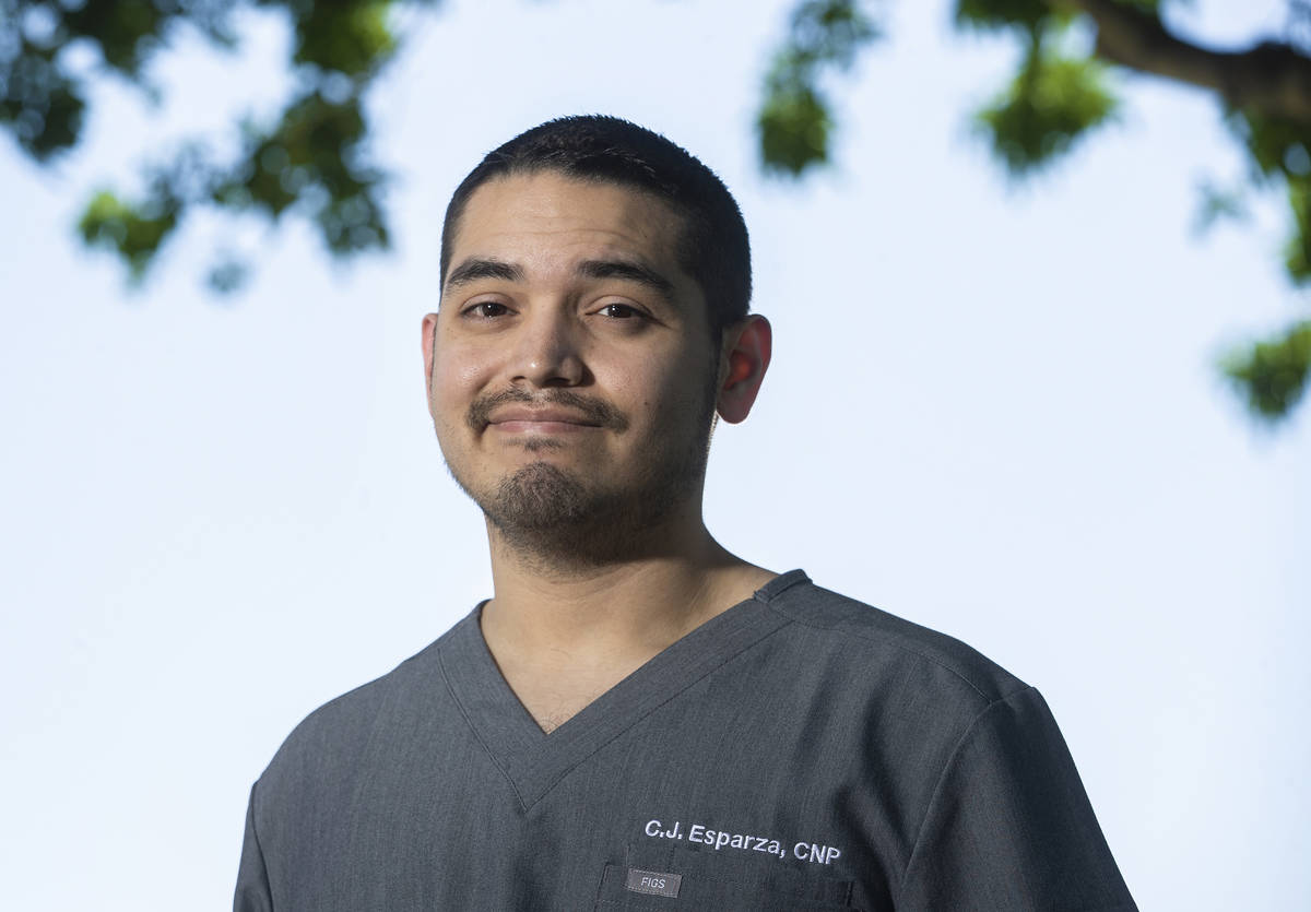 El enfermero practicante de urgencias Carlos Esparza está en el equipo de gestión de Optum. ( ...