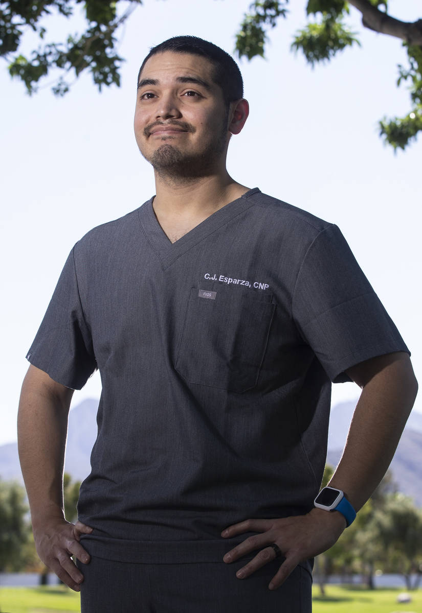 El enfermero practicante de urgencias Carlos Esparza está en el equipo de gestión de Optum. ( ...