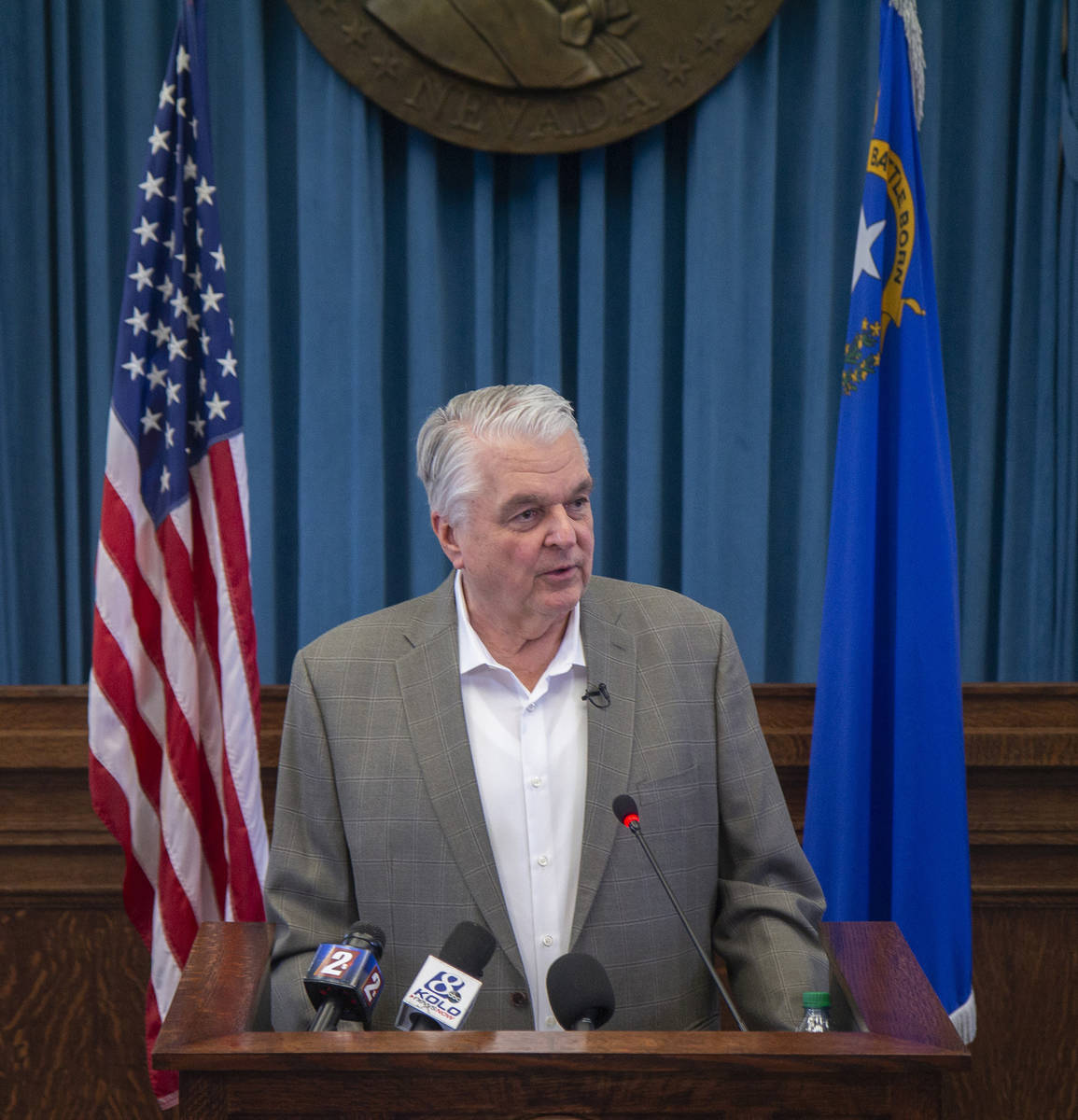 El gobernador Steve Sisolak se ha enfrentado a una creciente oposición a sus órdenes de cierr ...