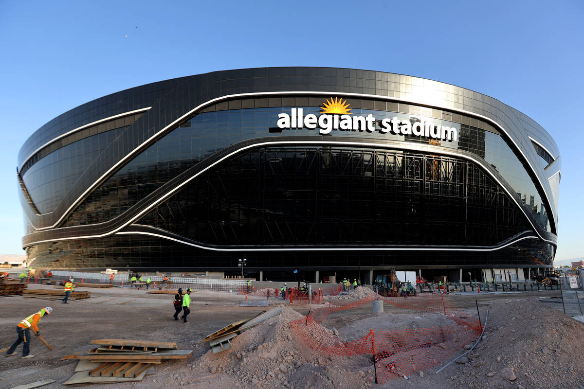 Estadio Allegiant, hogar de los Raiders de Las Vegas, a las afueras del Strip el jueves, 7 de m ...