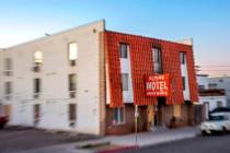 El exterior de los apartamentos del Motel Alpine el miércoles, 12 de febrero de 2020, en Las V ...