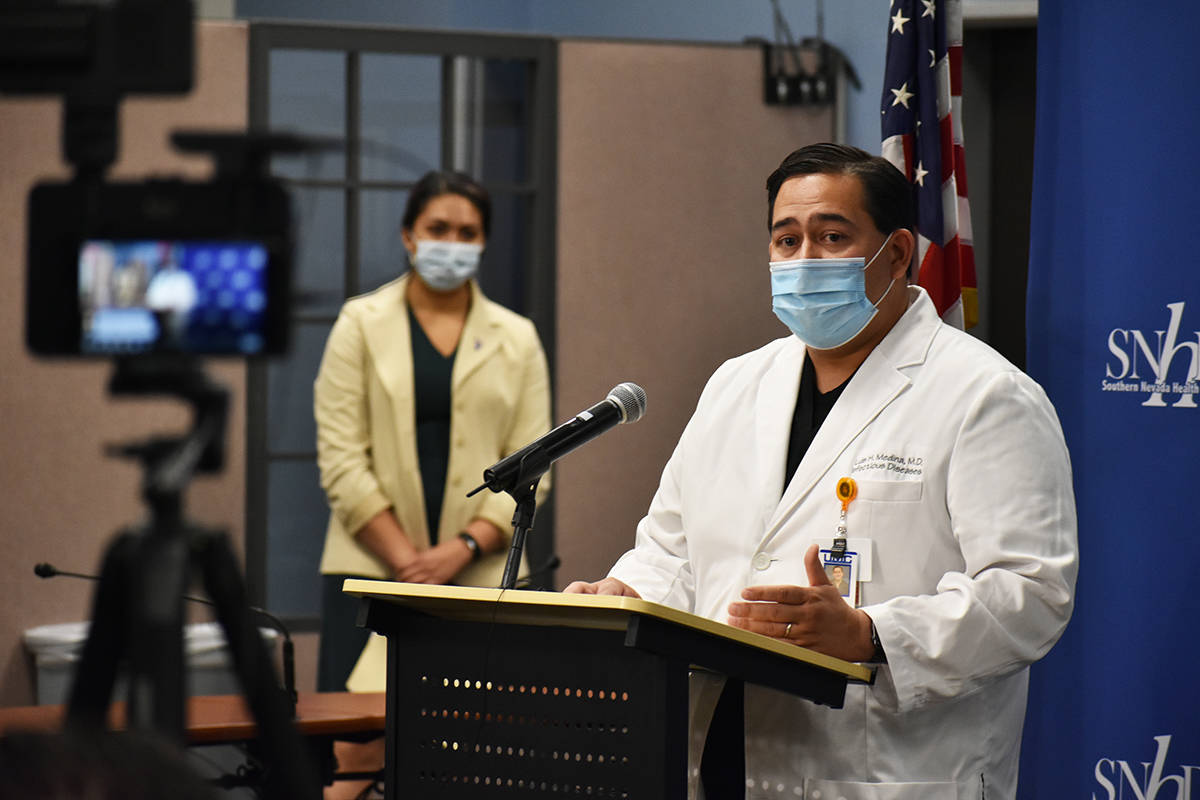 El Dr. Luis Medina pidió a las personas con síntomas de COVID-19 buscar atención médica inm ...