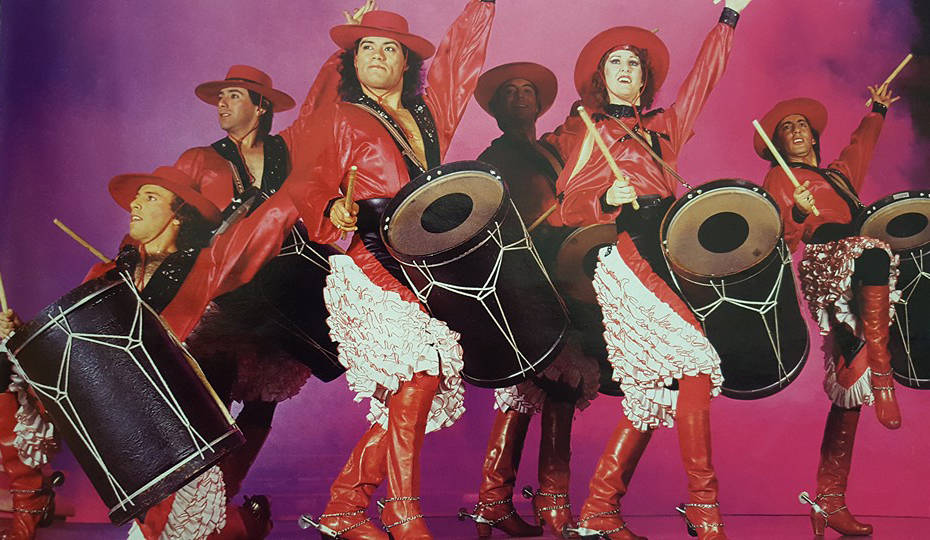 Luis A. Frías, tercero a la izquierda, dirige el grupo de danza Los Gauchos Latinos, que se pr ...