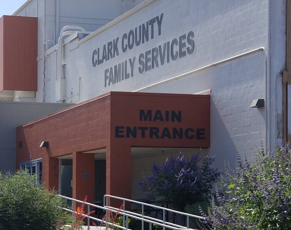 Exterior de las instalaciones del Departamento de Servicios para la Familia del Condado Clark. ...
