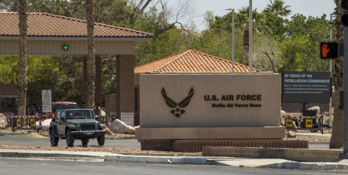 A los militares retirados ya no se les permite entrar y usar la farmacia de la Base Aérea de N ...