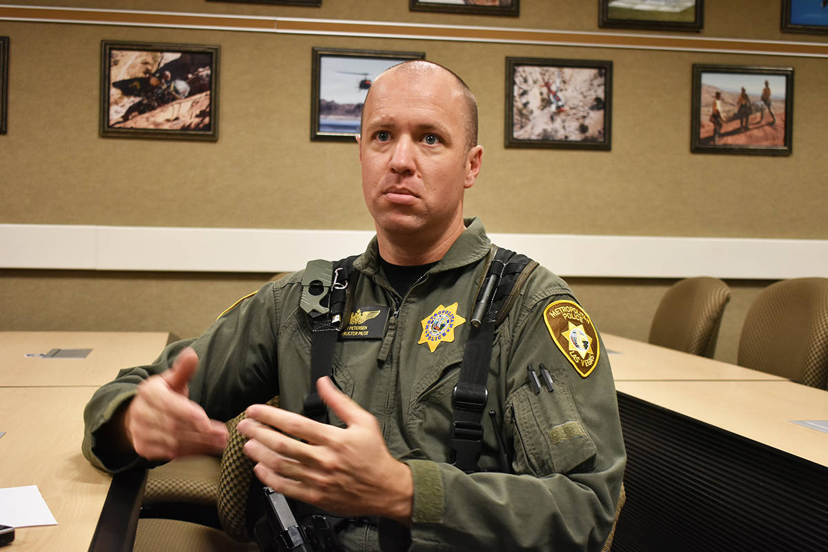 El oficial Ryan Petersen proporcionó una entrevista en español para informar a la comunidad h ...
