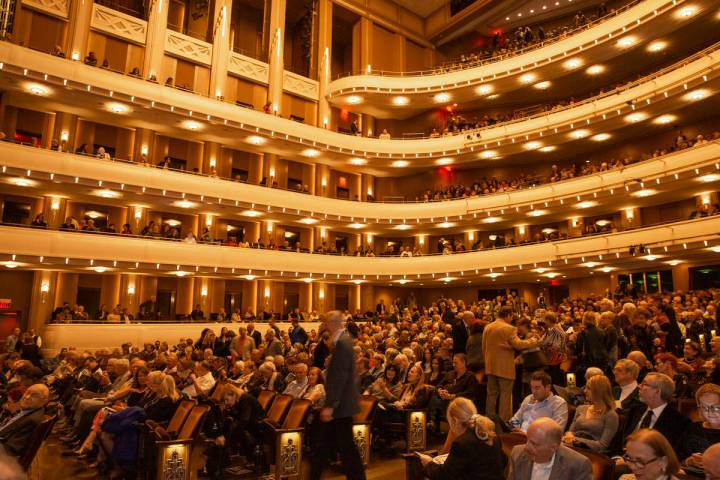 El director Donato Cabrera dirige una noche especial de las Cuatro Estaciones de Vivaldi. De An ...