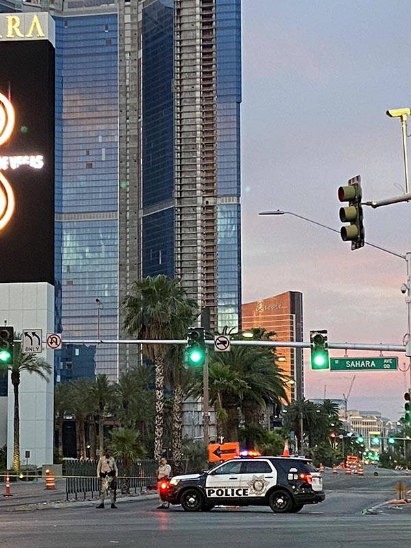 El Boulevard Las Vegas cerrado en la Avenida Sahara alrededor de las cinco de la mañana del ma ...