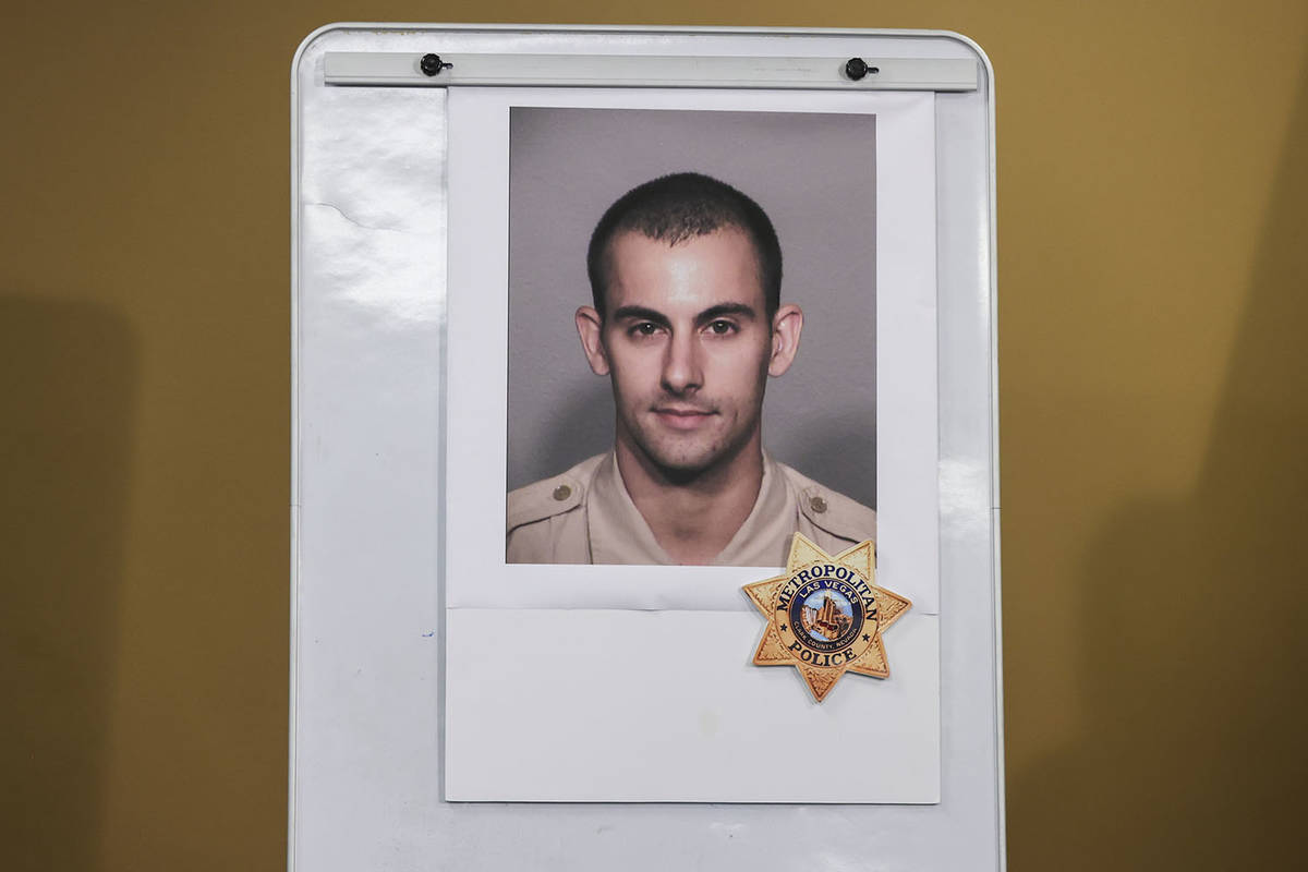 Una fotografía del oficial de policía Shay K. Mikalonis, que fue disparado y se encuentra en ...