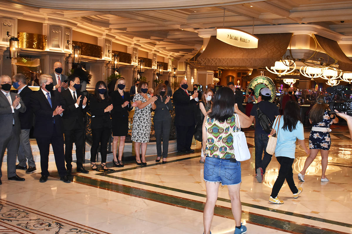 Decenas de personas fueron amablemente recibidas por el personal del Bellagio durante la reaper ...