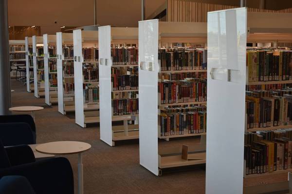 Archivo.- 10,775 pies cuadrados de espacio con materiales de aprendizaje en la Biblioteca del E ...