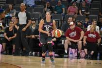 Archivo.- Kelsey Plum (10) nuevamente marcó un tiro triple en la temporada 2018 de la WNBA. Ju ...