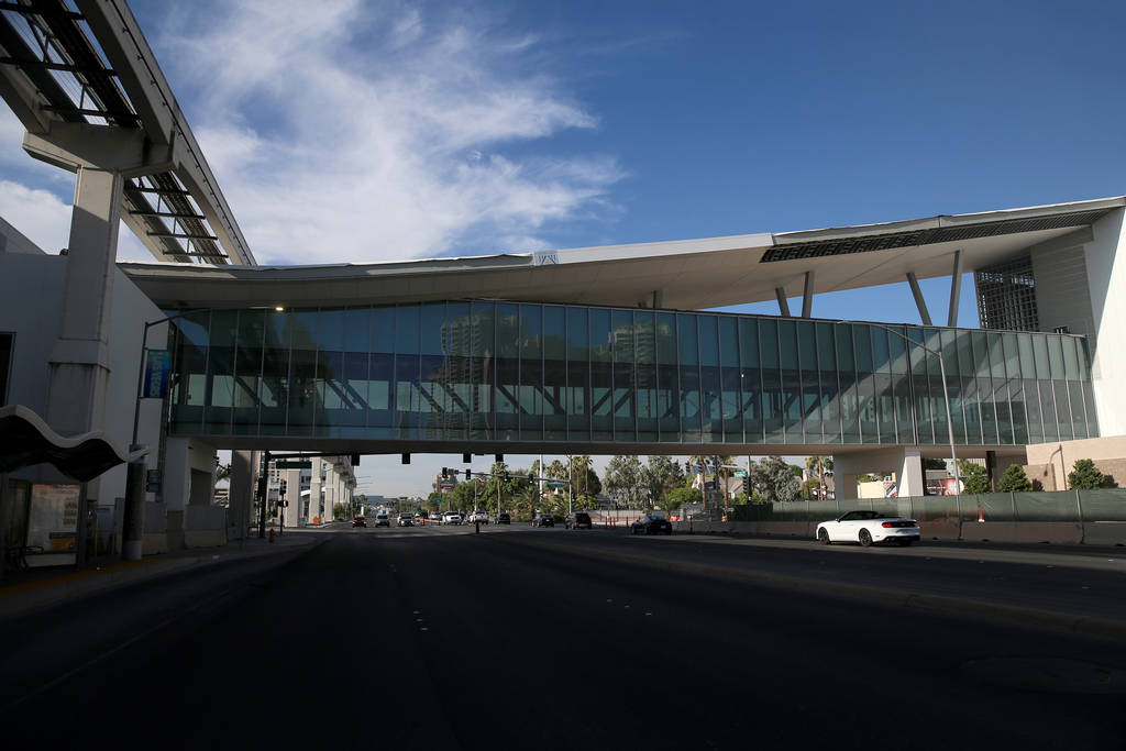 El puente peatonal que conecta el proyecto de expansión del Centro de Convenciones de Las Vega ...
