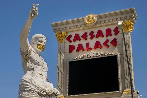 Caesars Entertainment Corp. declaró el jueves que el hecho de que un empleado no lleve un cubr ...