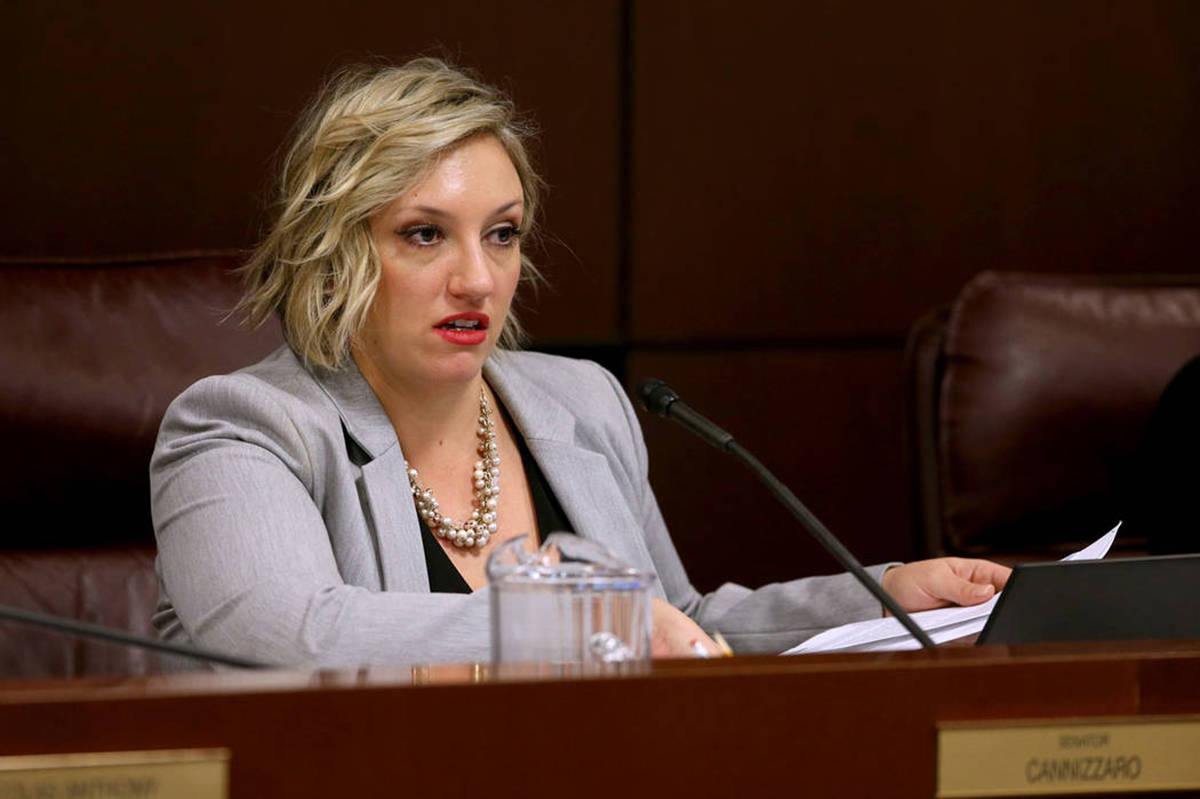 La senadora Nicole Cannizzaro, demócrata por Las Vegas, preside una reunión del Comité Judic ...