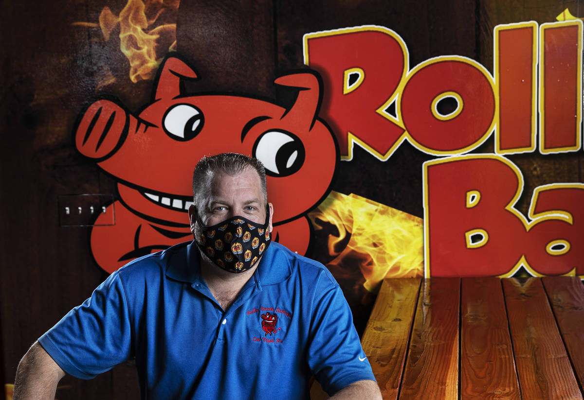 El dueño y director ejecutivo John Holland en Rollin' Smoke BBQ el miércoles, 15 de julio de ...