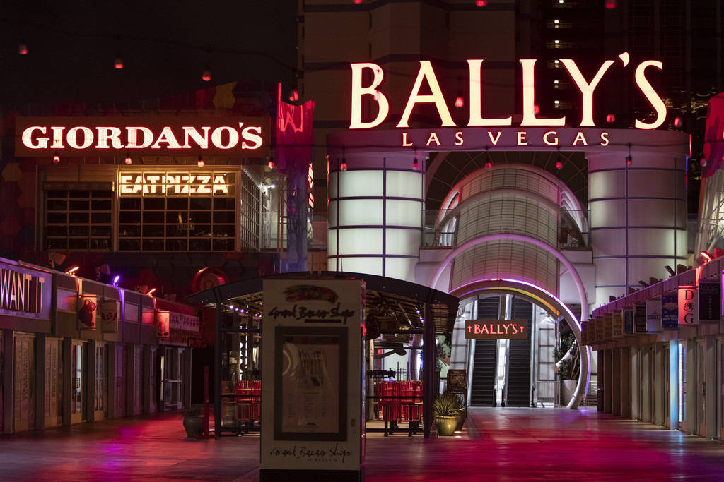 Bally's cerrado por la pandemia de coronavirus el miércoles, 8 de abril de 2020, en Las Vegas. ...