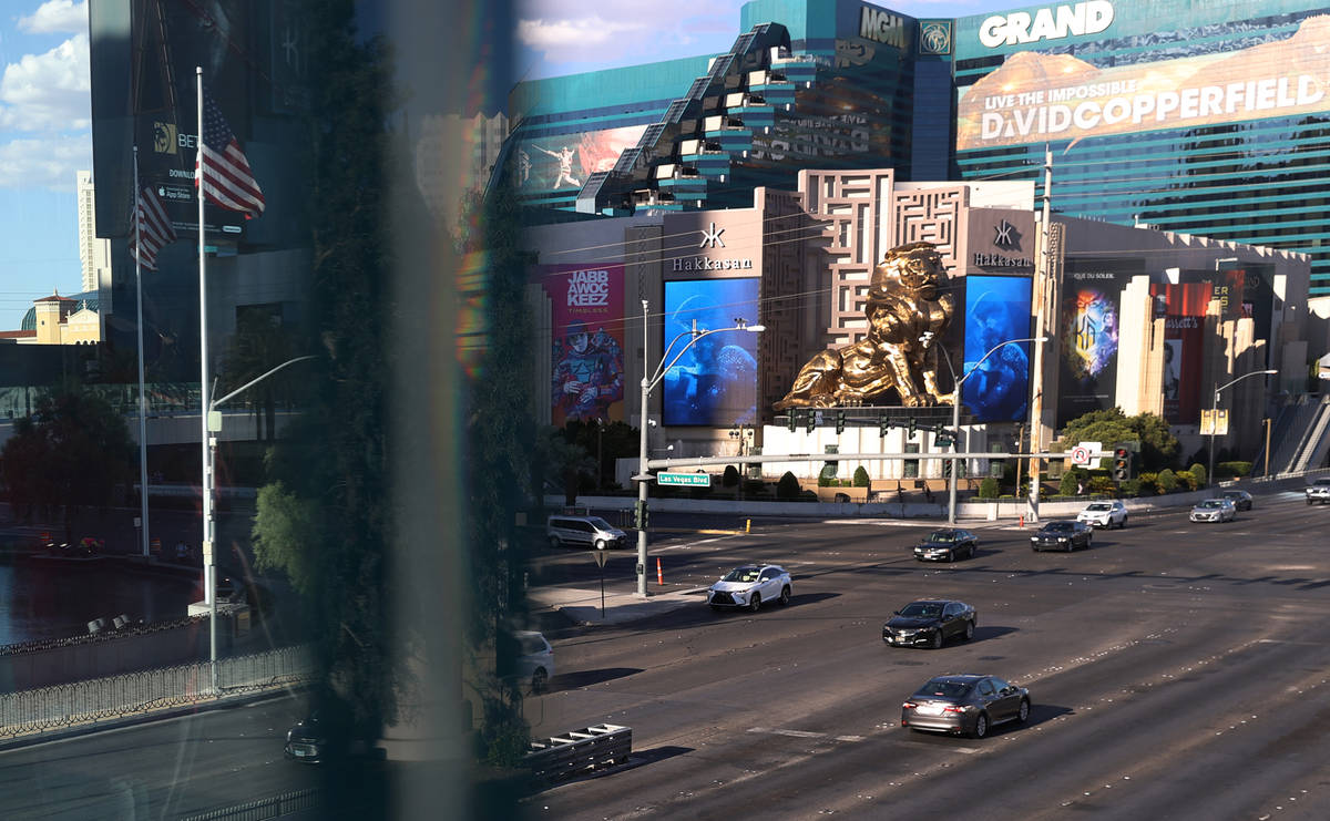 Tráfico en el Boulevard Las Vegas cerca de la Avenida Tropicana en Las Vegas lunes, 27 de juli ...