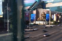 Tráfico en el Boulevard Las Vegas cerca de la Avenida Tropicana en Las Vegas lunes, 27 de juli ...