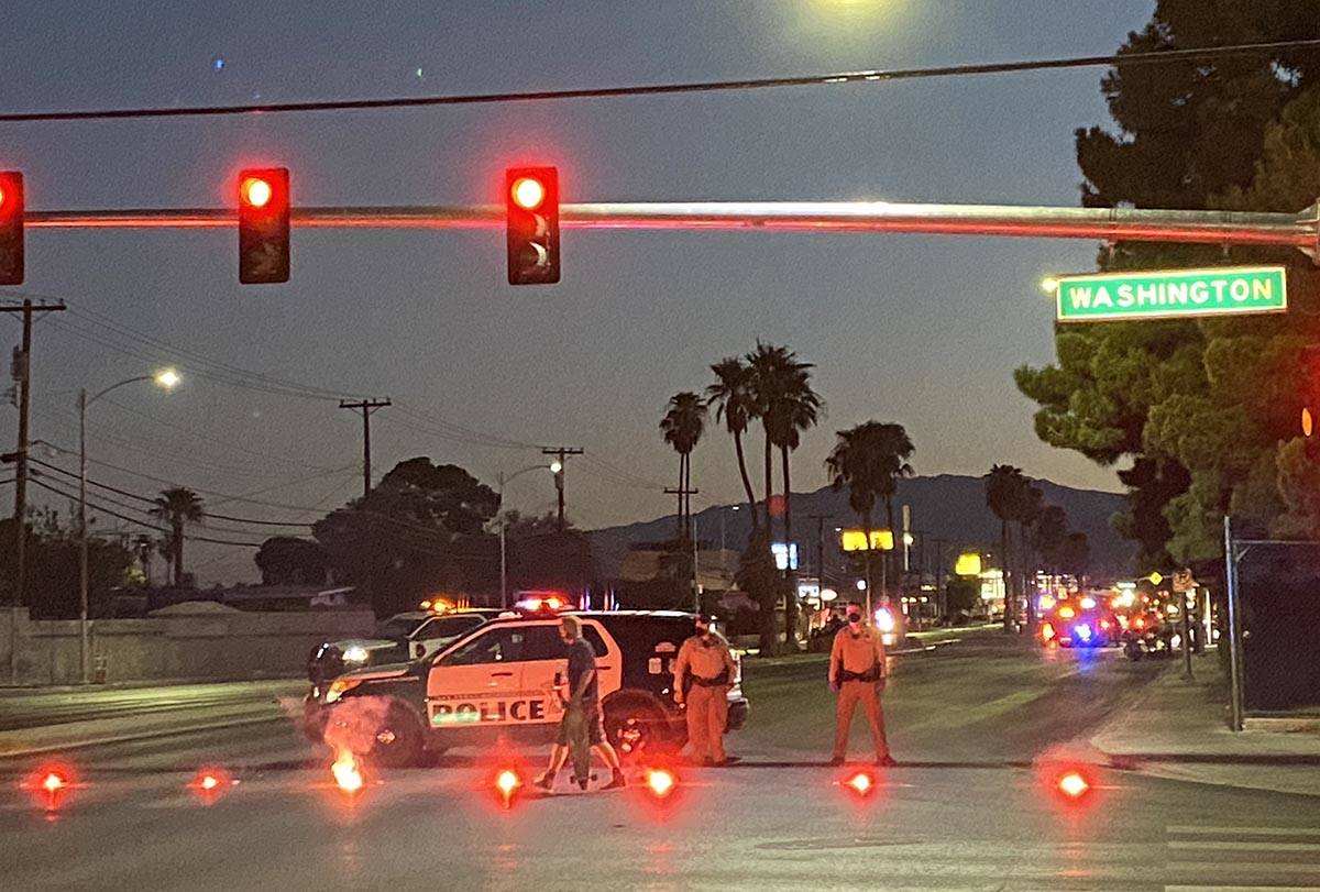 La policía de Las Vegas investiga un accidente fatal de choque y fuga cerca de Decatur y Washi ...