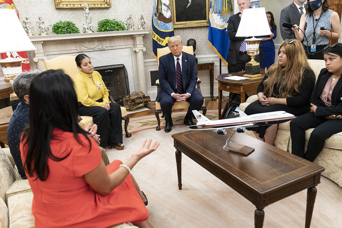 La familia de Vanessa Guillén se reunió con el presidente Donald J. Trump para pedirle justic ...