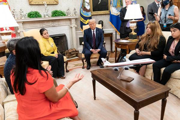 La familia de Vanessa Guillén se reunió con el presidente Donald J. Trump para pedirle justic ...