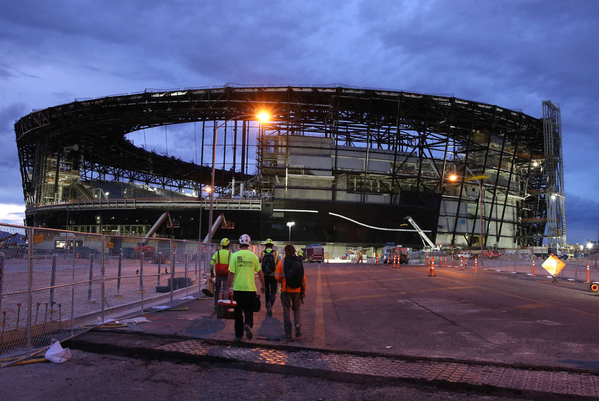 Esta foto de archivo del 26 de septiembre de 2019, muestra el Estadio Allegiant en construcció ...